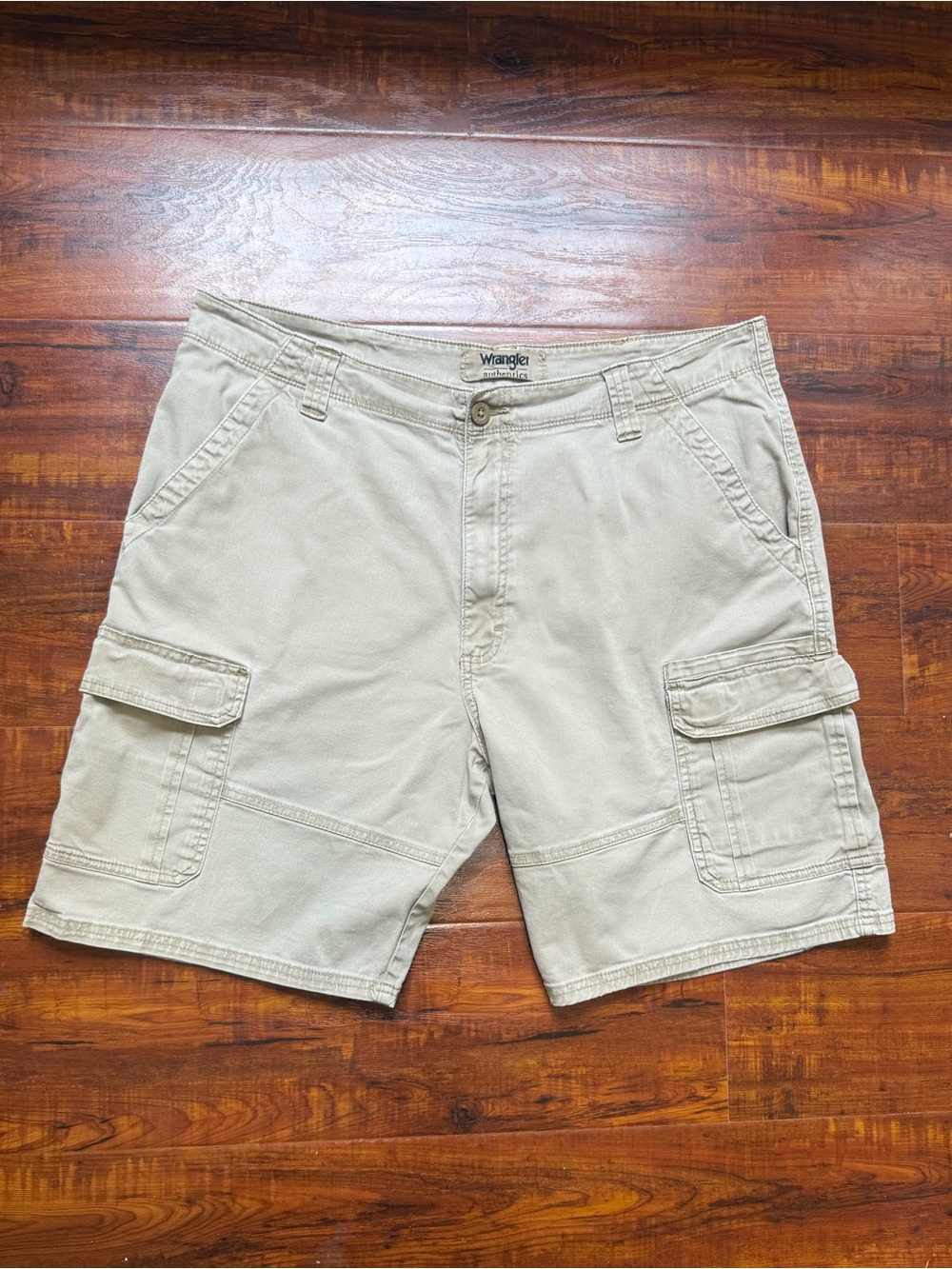 Wrangler Men's Khaki Cargo Shorts size 38